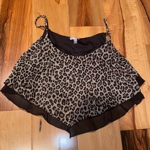 LIKE NEW- CHARLOTTE RUSSE LEOPARD FLOWY CROP TOP - WOMENS SIZE SMALL